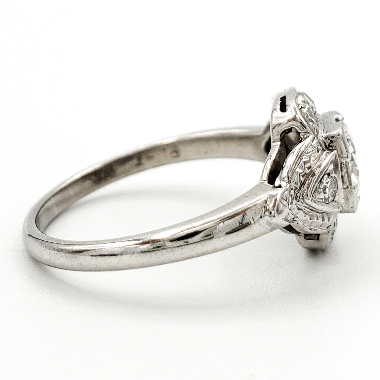 vintage-platinum-engagement-ring-with-0-50-carat-round-brilliant-cut-diamond-egl-h-vs1