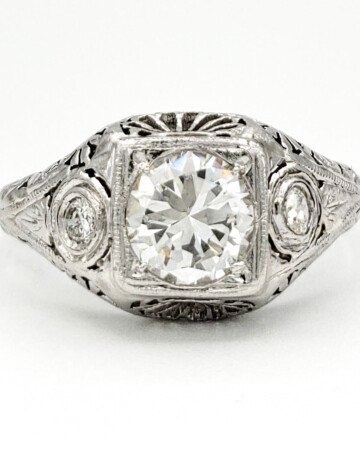 vintage-platinum-engagement-ring-with-0-84-carat-round-brilliant-cut-diamond-egl-g-si2