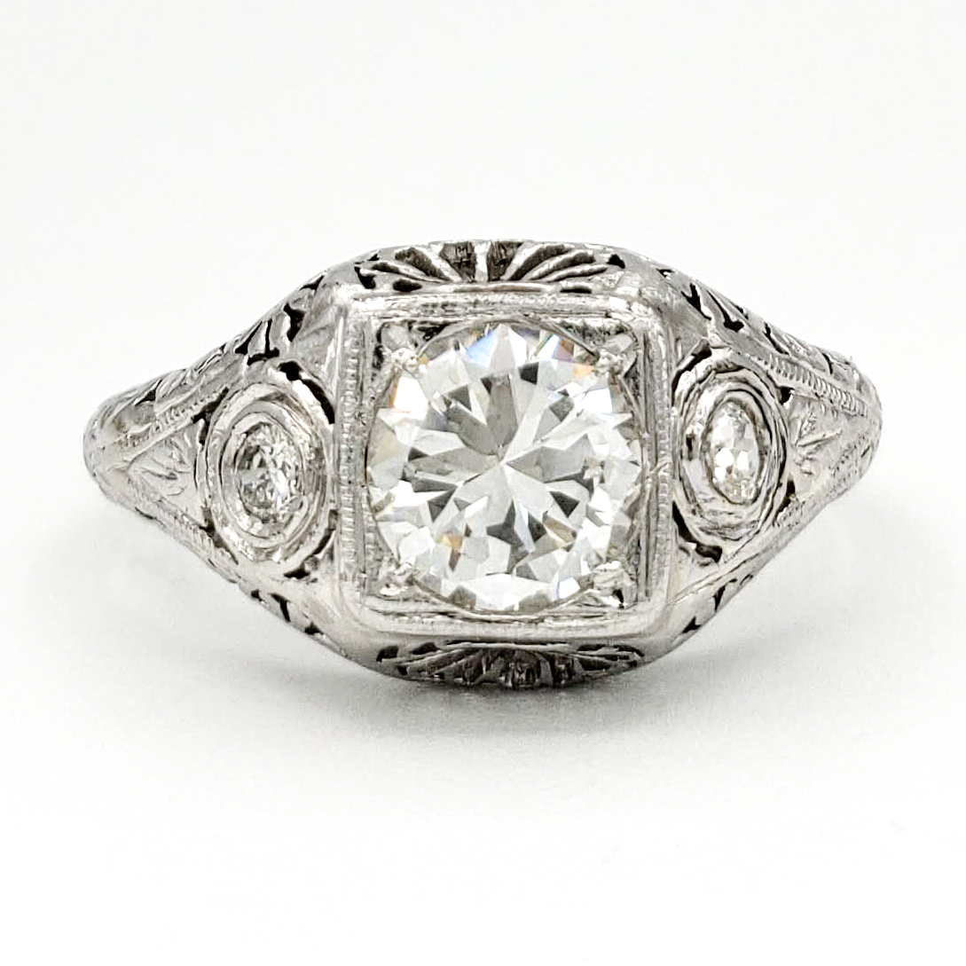 vintage-platinum-engagement-ring-with-0-84-carat-round-brilliant-cut-diamond-egl-g-si2