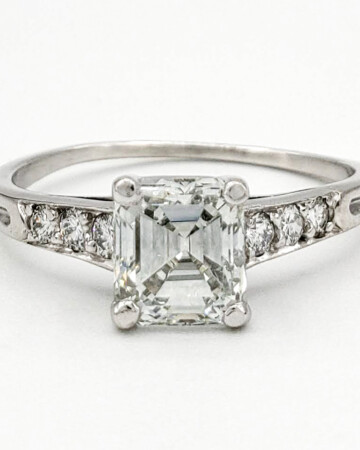 vintage-platinum-engagement-ring-with-1-06-carat-emerald-cut-diamond-gia-i-vvs2