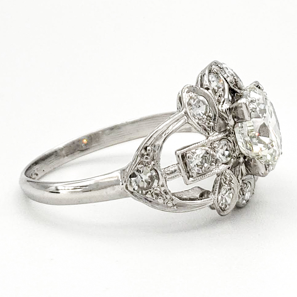 vintage-platinum-engagement-ring-with-1-00-carat-round-brilliant-cut-diamond-gia-i-vs2