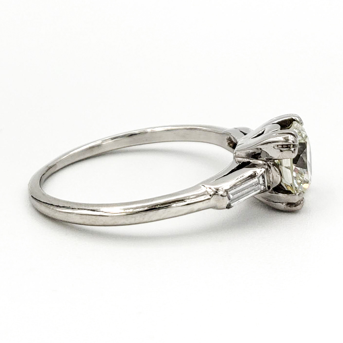 vintage-platinum-engagement-ring-with-0-92-round-brilliant-cut-diamond-egl-l-vs1