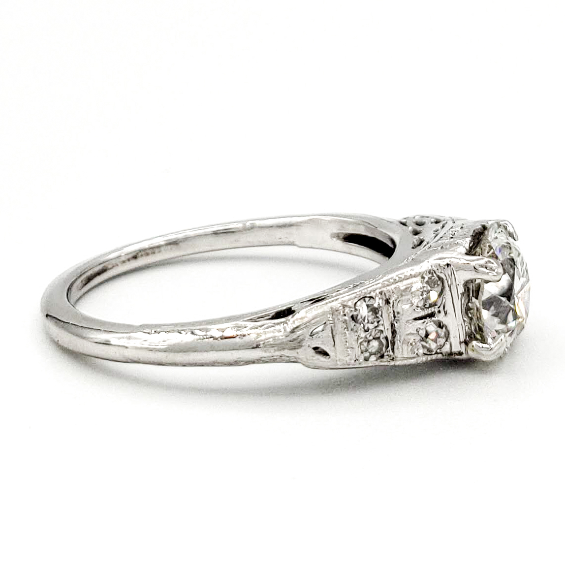 vintage-18-karat-gold-engagement-ring-with-0-71-carat-old-european-cut-diamond-egl-i-si1