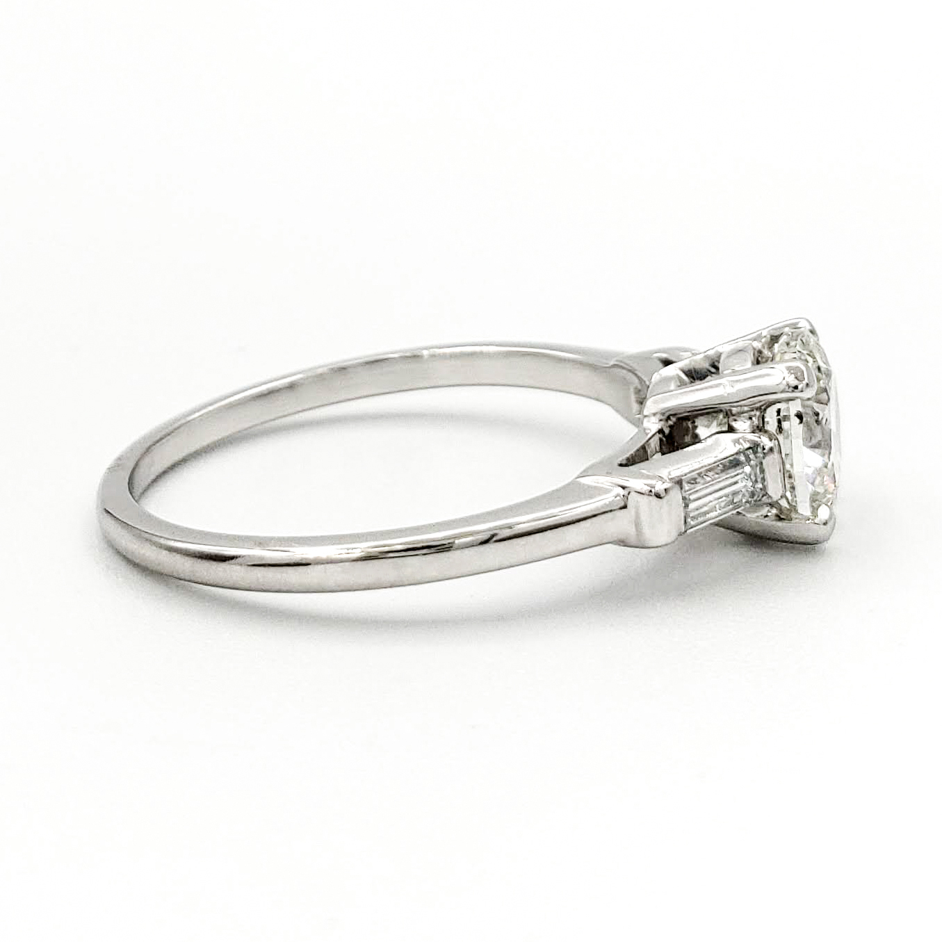 vintage-platinum-engagement-ring-with-0-96-carat-round-brilliant-cut-diamond-egl-g-si2