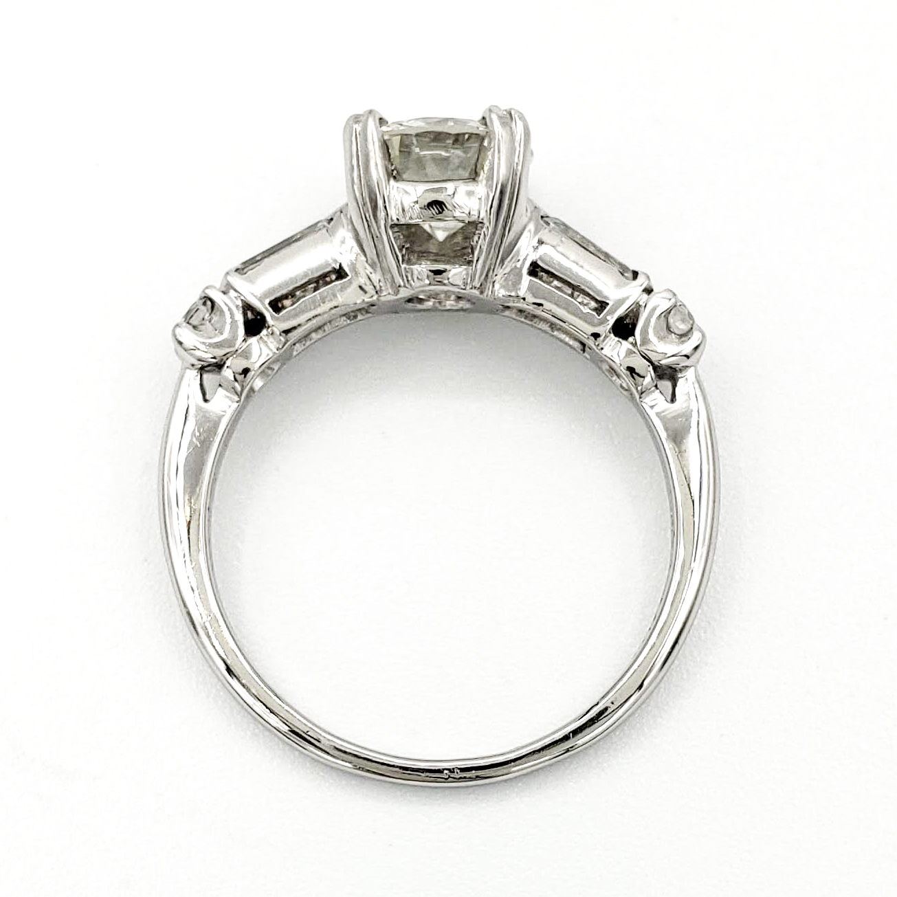 vintage-platinum-engagement-ring-with-0-97-carat-round-brilliant-cut-diamond-egl-h-vs1