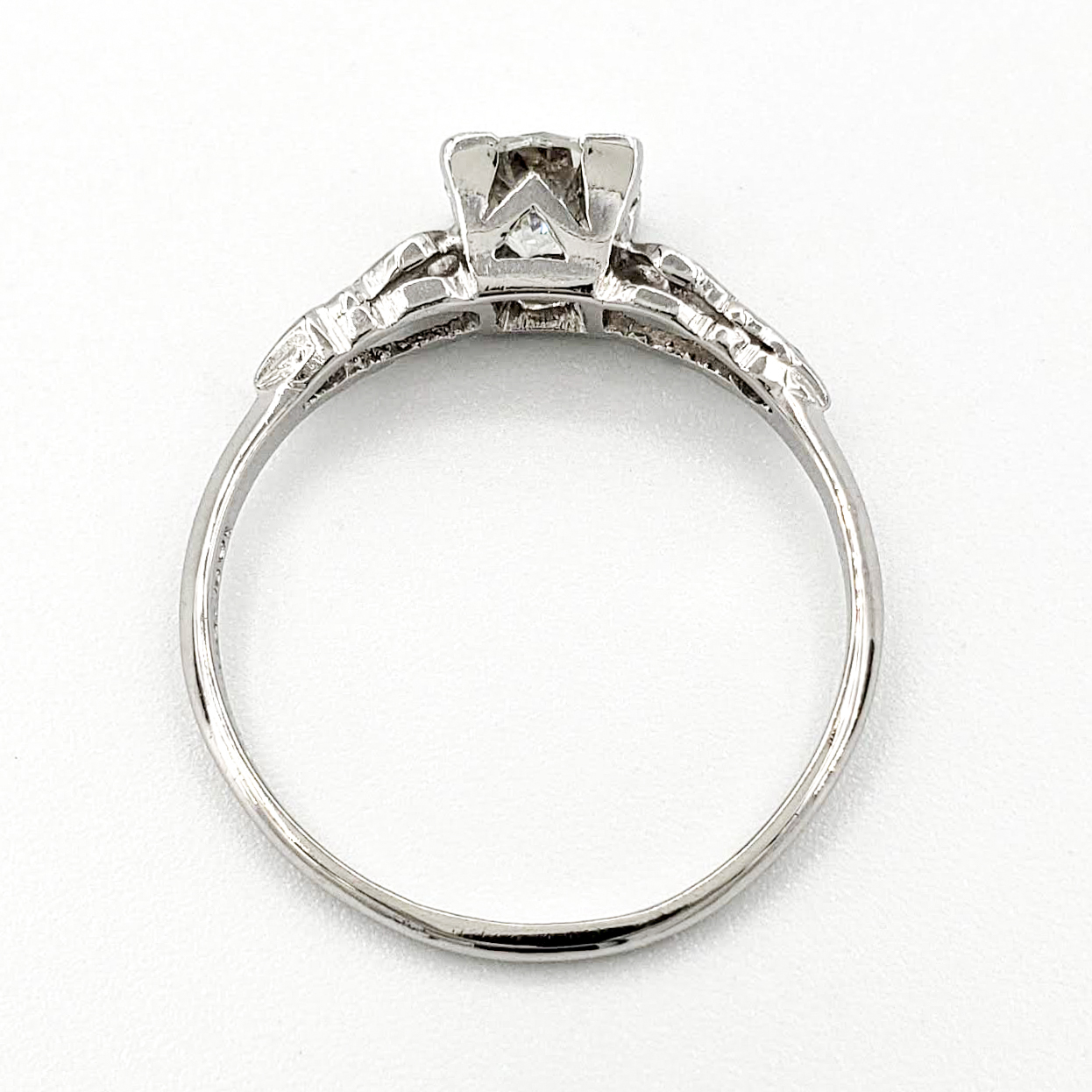 vintage-platinum-engagement-ring-with-0-64-carat-round-brilliant-cut-diamond-gia-i-vvs2