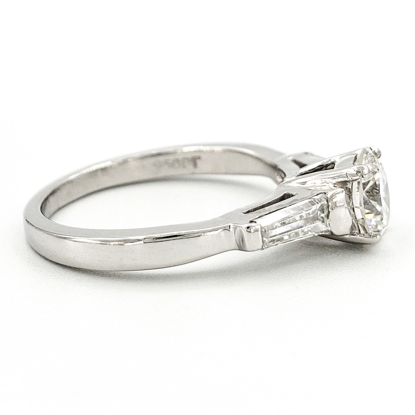 vintage-platinum-engagement-ring-with-0-82-carat-round-brilliant-cut-diamond-egl-h-vs2