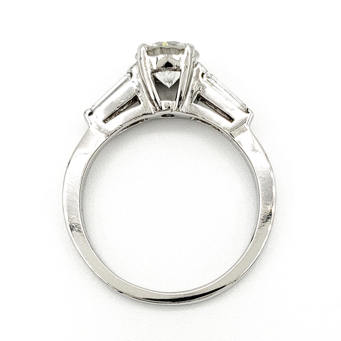 vintage-platinum-engagement-ring-with-0-82-carat-round-brilliant-cut-diamond-egl-h-vs2