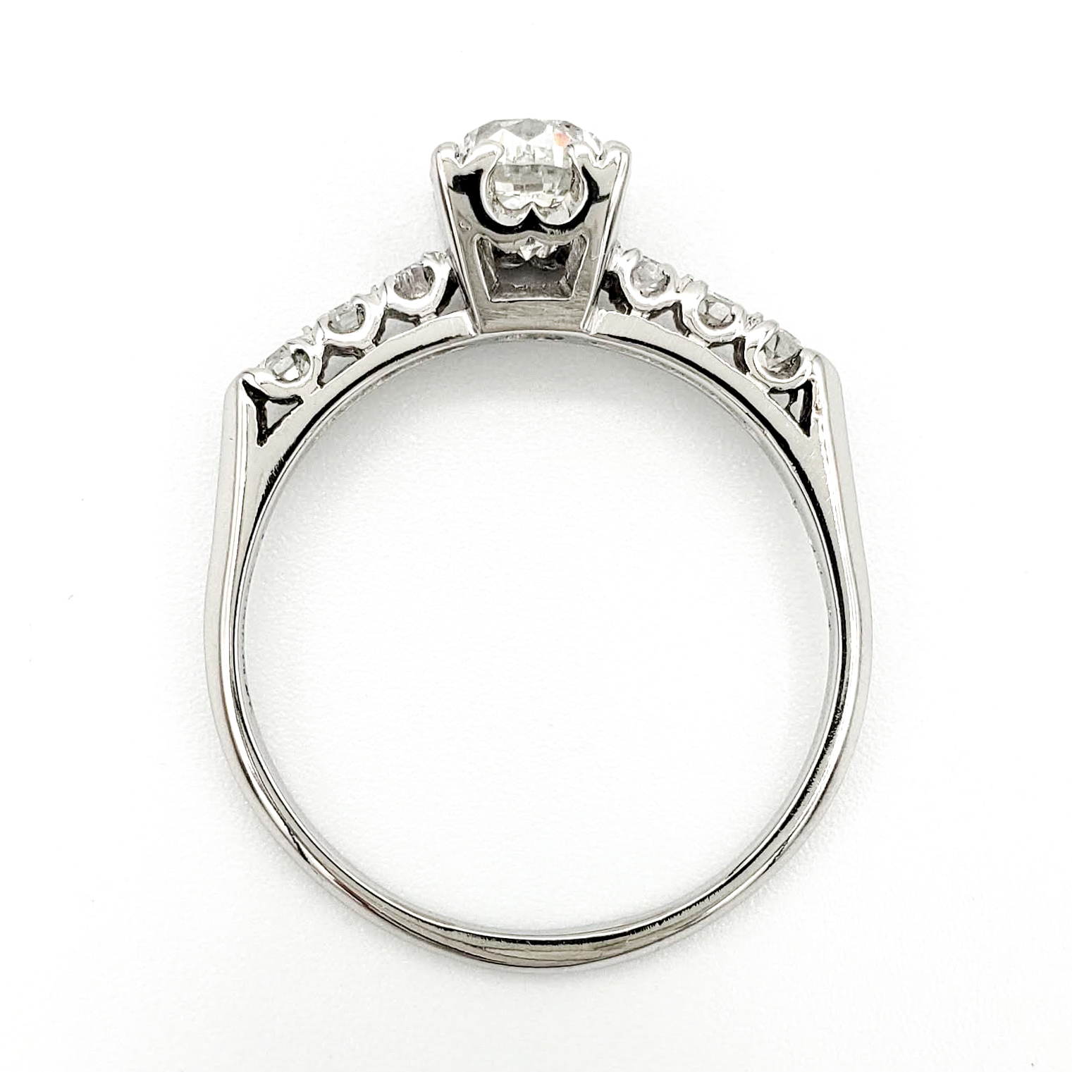 vintage-platinum-engagement-ring-with-1-01-carat-round-brilliant-cut-diamond-egl-h-si1