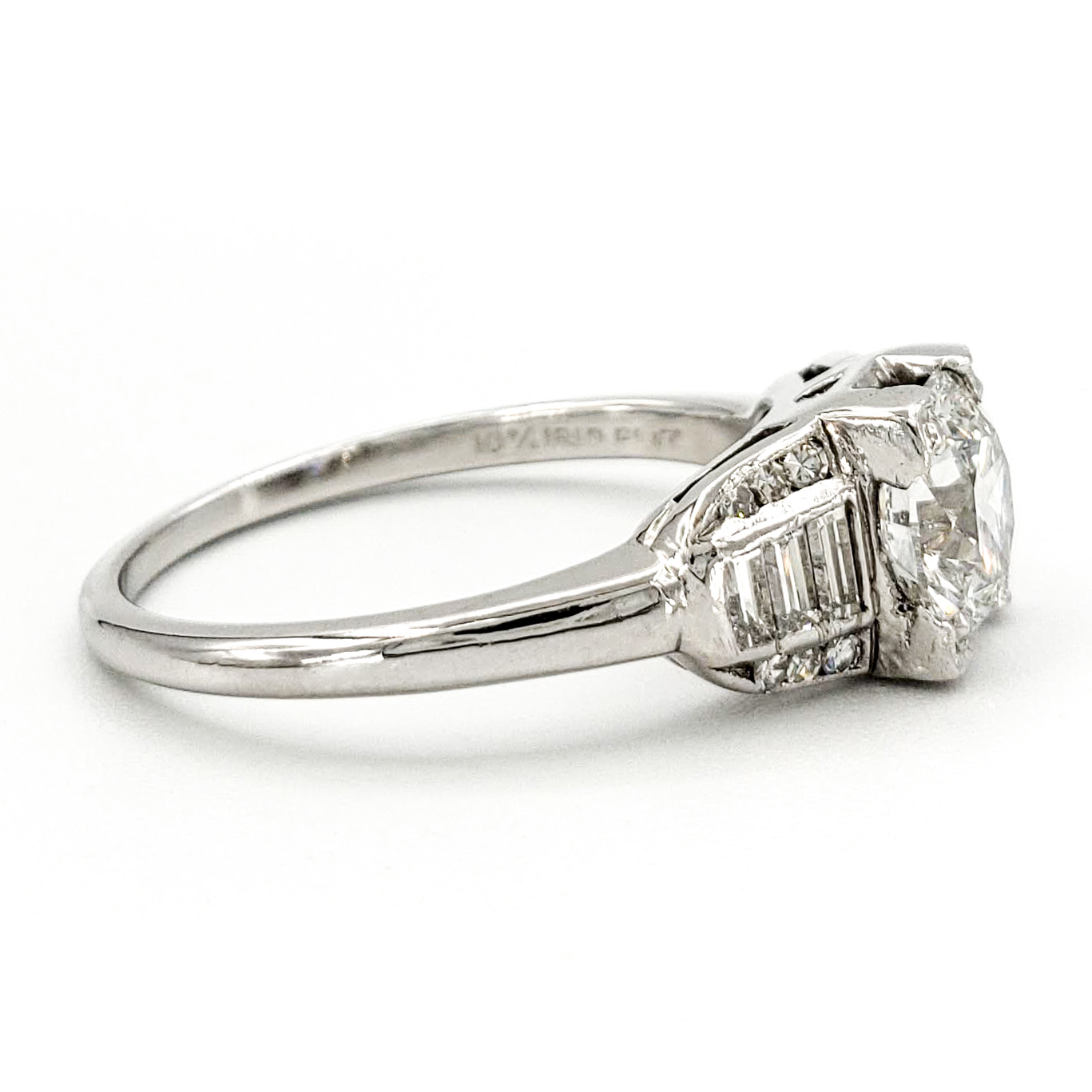 vintage-platinum-engagement-ring-with-1-01-carat-round-brilliant-cut-diamond-gia-f-vs1