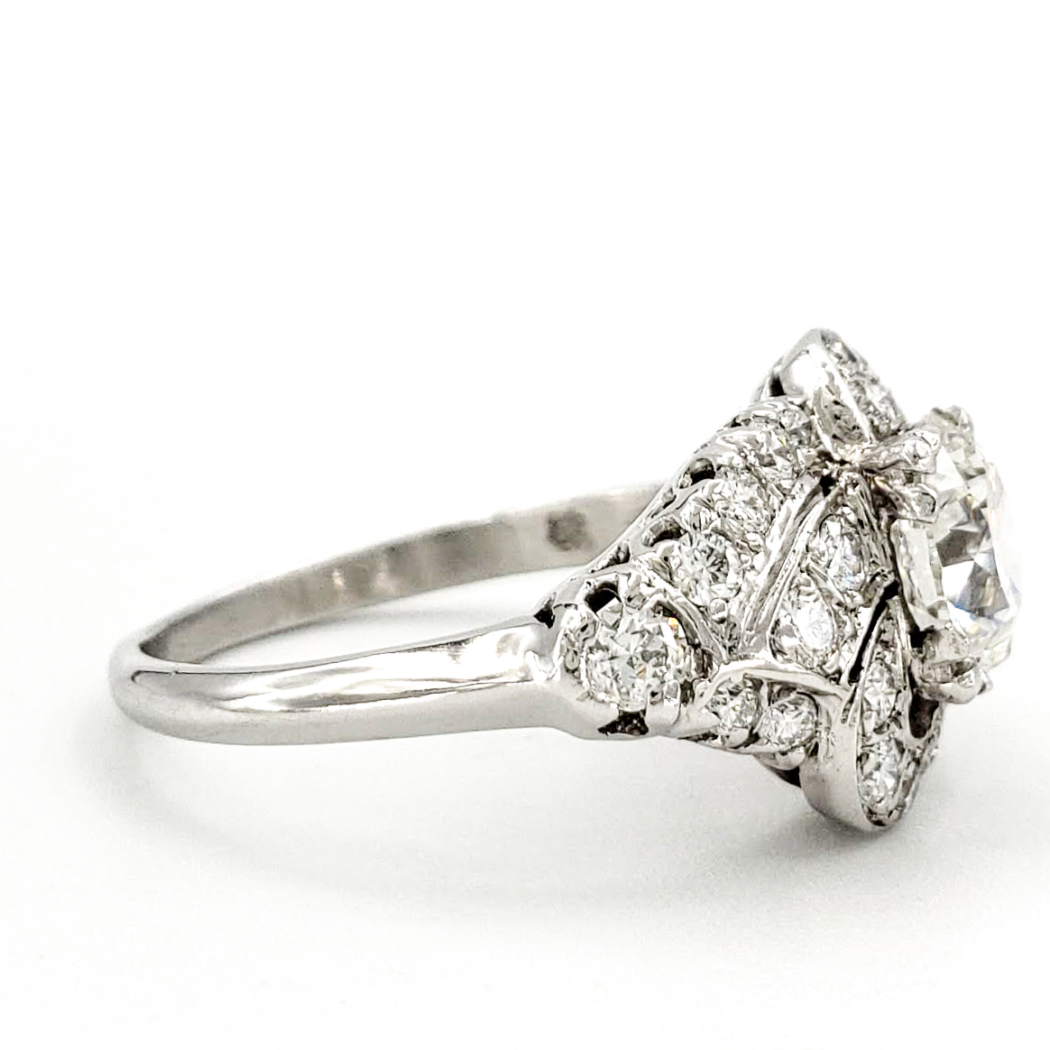 vintage-platinum-engagement-ring-with-1-03-carat-round-brilliant-cut-diamond-egl-g-vs1