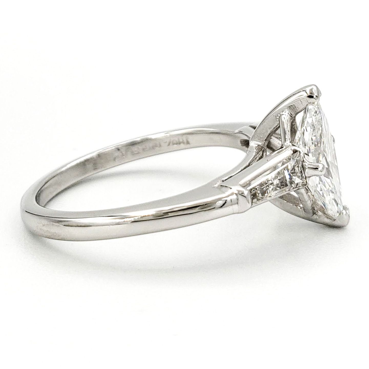 vintage-platinum-engagement-ring-with-0-93-carat-marquise-cut-diamond-egl-e-si1