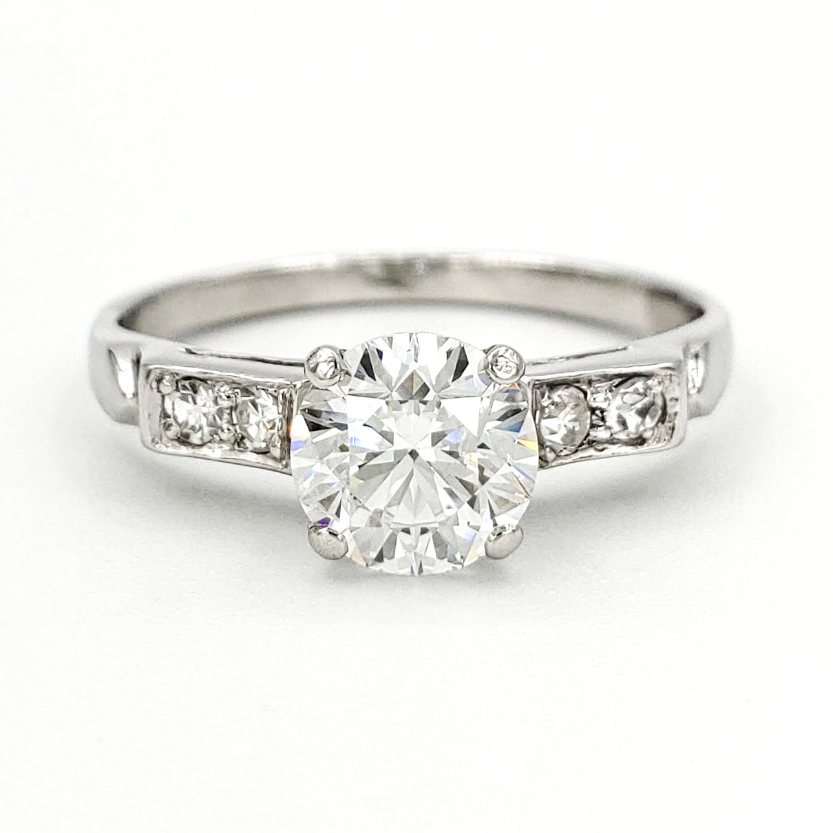 vintage-platinum-engagement-ring-with-1-01-carat-round-brilliant-cut-diamond-egl-d-si3