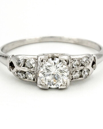 vintage-platinum-engagement-ring-with-0-37-carat-round-brilliant-cut-diamond-egl-e-vs2