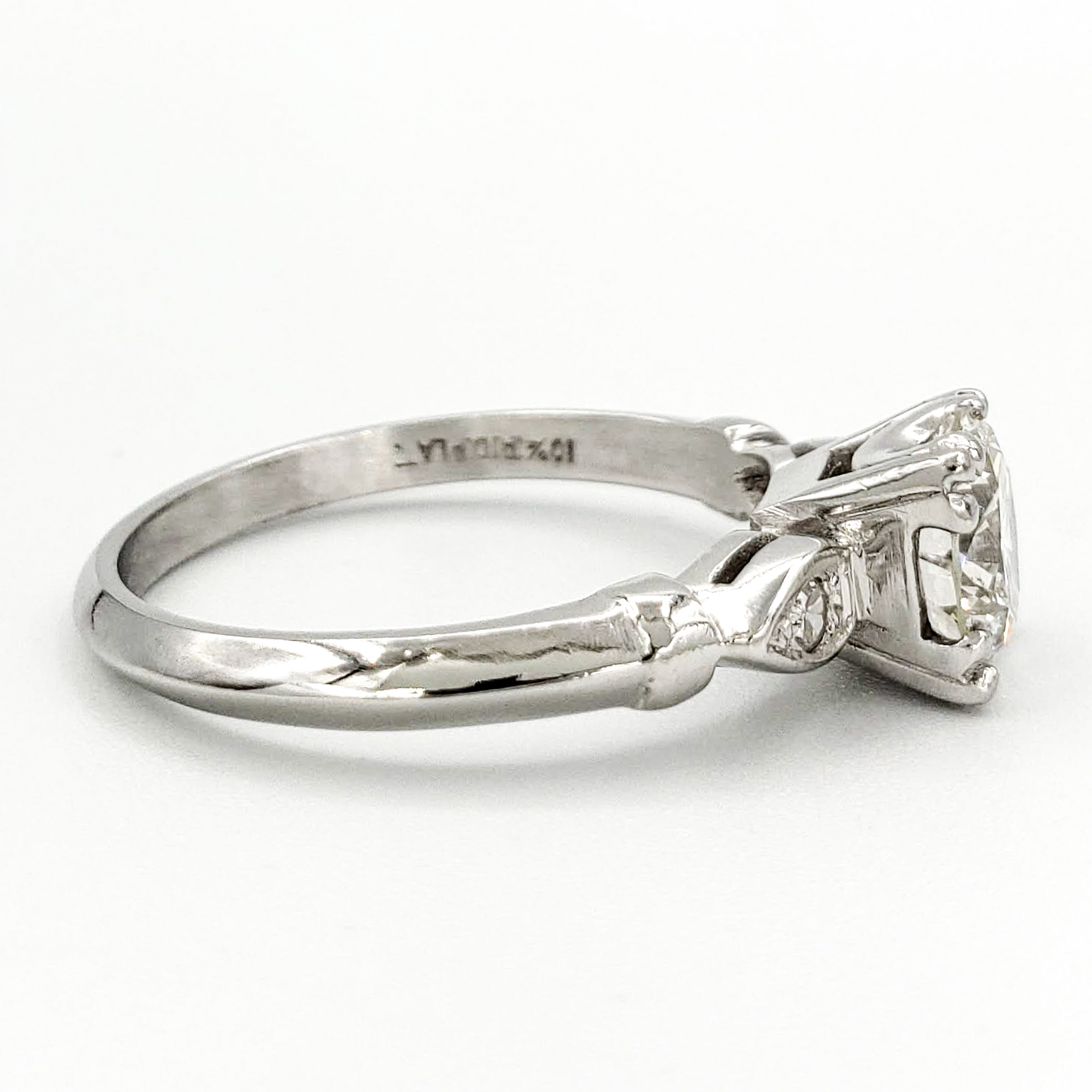 vintage-platinum-engagement-ring-with-1-22-carat-round-brilliant-cut-diamond-egl-j-vs1