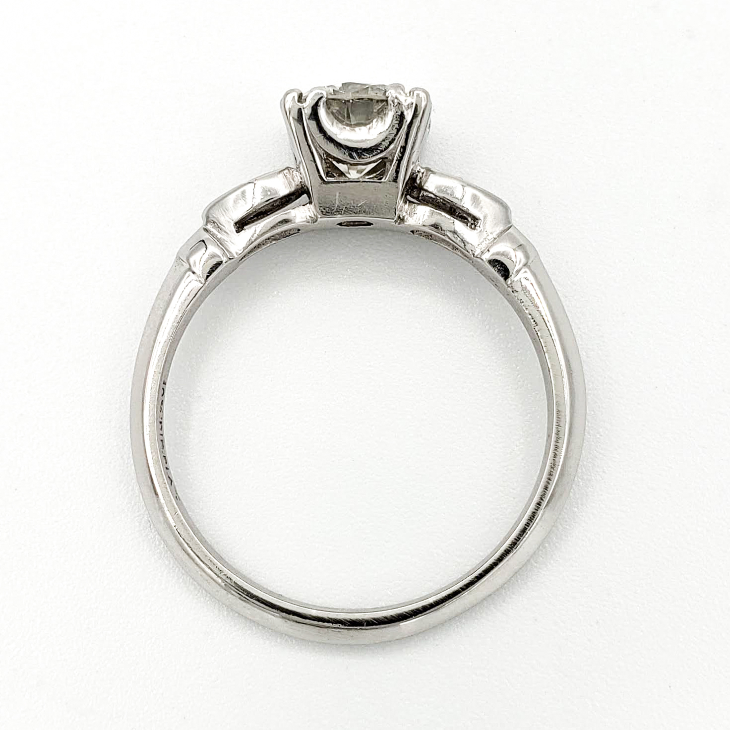 vintage-platinum-engagement-ring-with-1-22-carat-round-brilliant-cut-diamond-egl-j-vs1