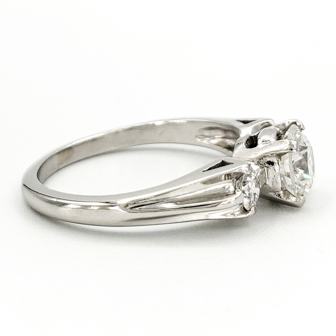 vintage-platinum-engagement-ring-with-0-70-carat-round-brilliant-cut-diamond-gia-g-vs1