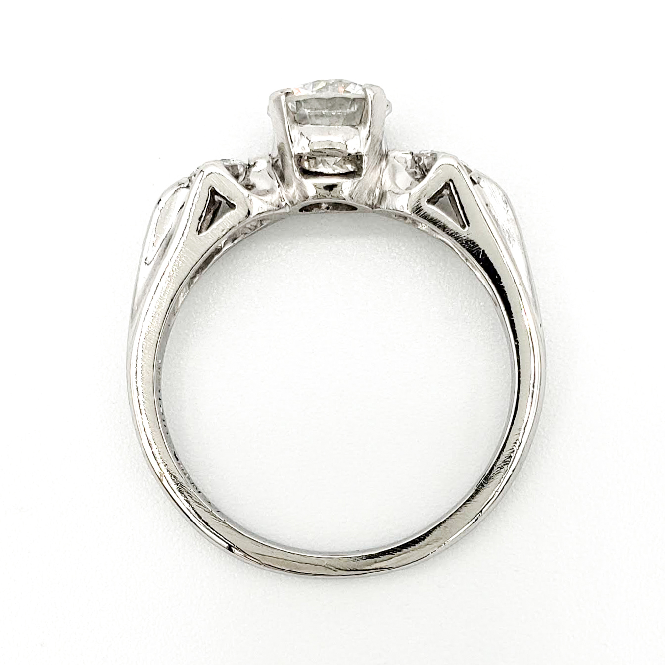 Vintage Platinum Engagement Ring With 0.70 Carat Round Brilliant Cut ...
