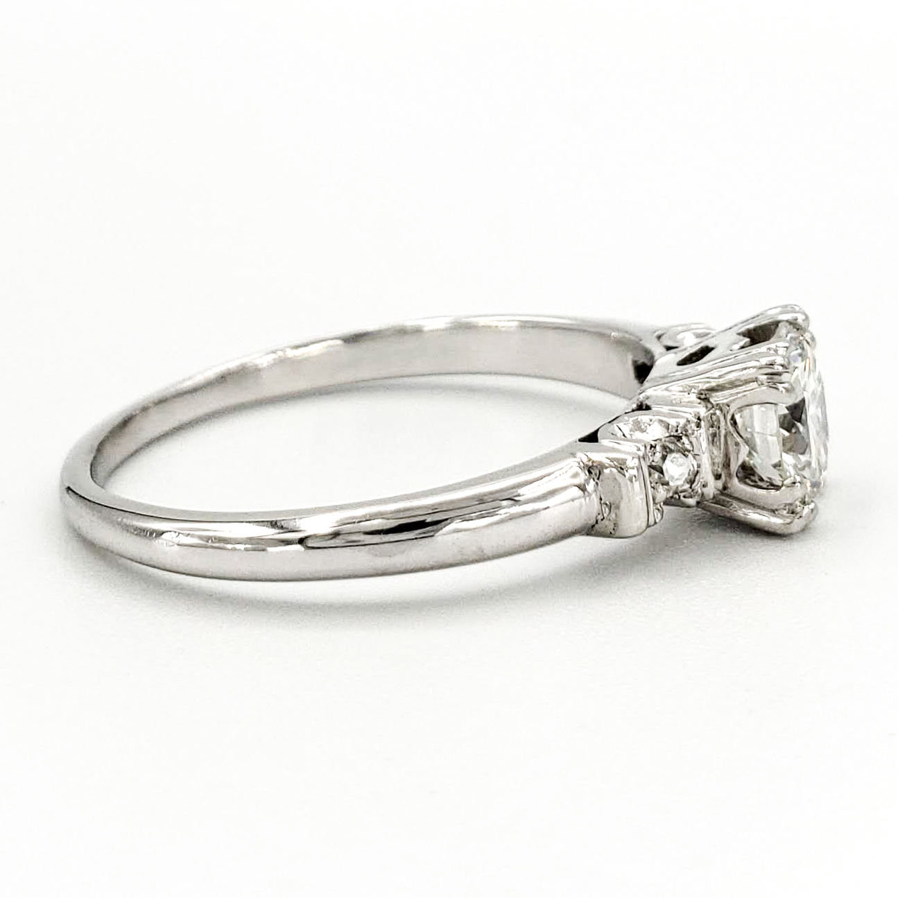 vintage-platinum-engagement-ring-with-0-52-carat-round-brilliant-cut-diamond-egl-g-vs1