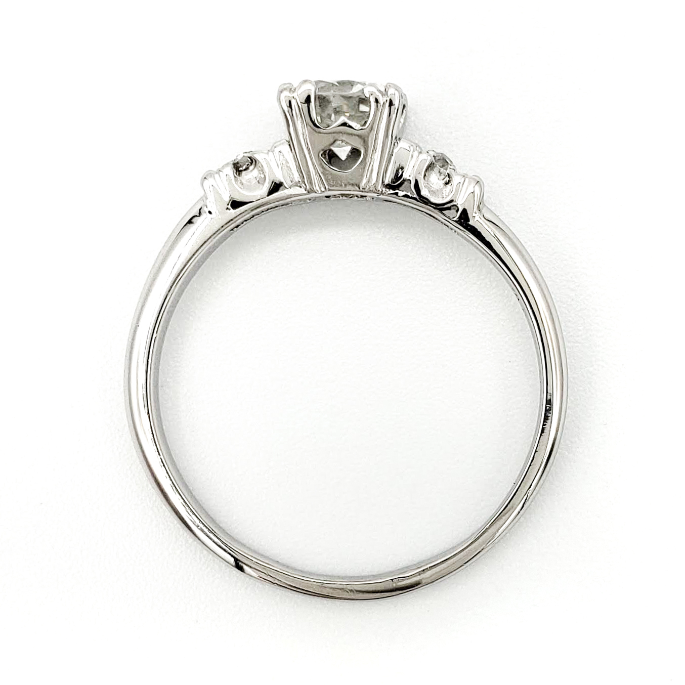 vintage-platinum-engagement-ring-with-0-52-carat-round-brilliant-cut-diamond-egl-g-vs1