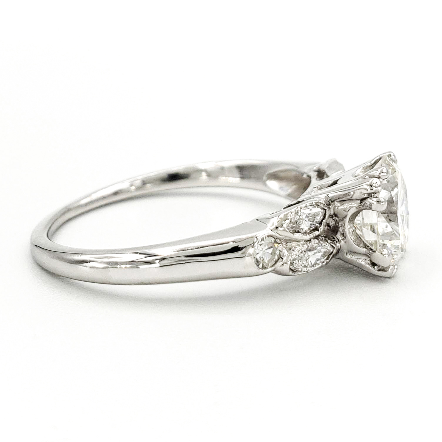 vintage-platinum-engagement-ring-with-1-22-carat-round-brilliant-cut-diamond-egl-g-si1