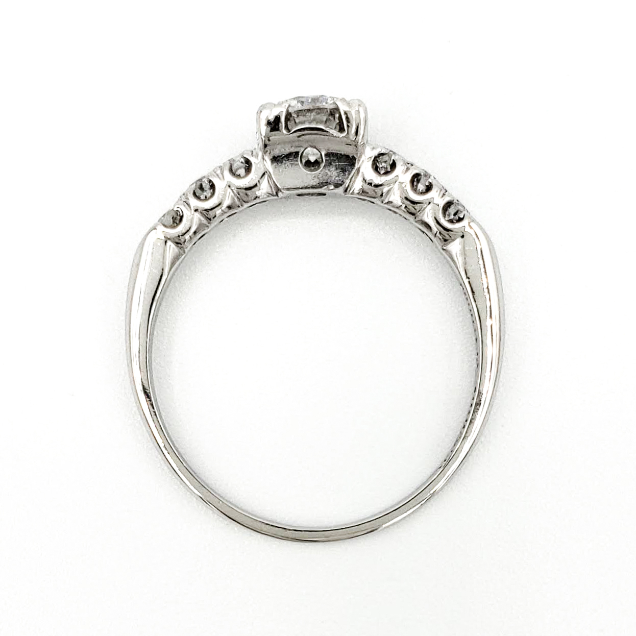 vintage-platinum-engagement-ring-with-0-52-carat-round-brilliant-cut-diamond-egl-e-si1