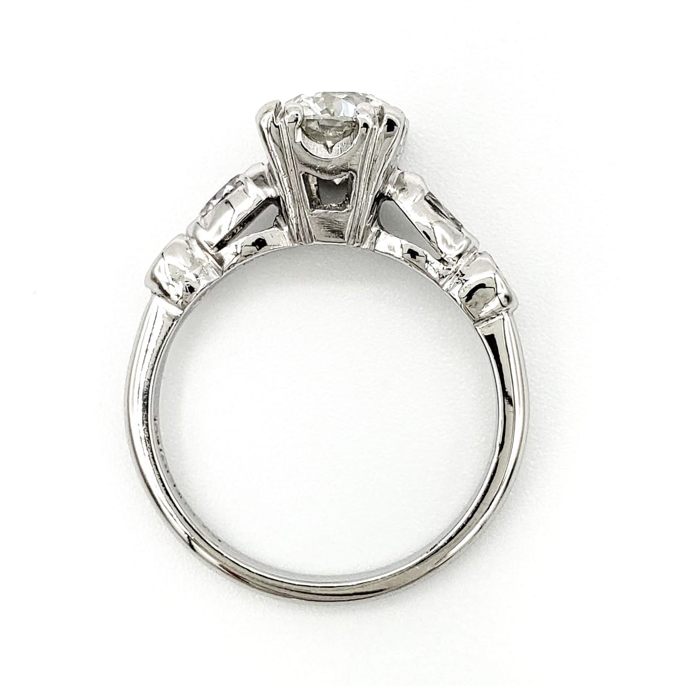 vintage-platinum-engagement-ring-with-1-05-carat-round-brilliant-cut-diamond-egl-h-si3