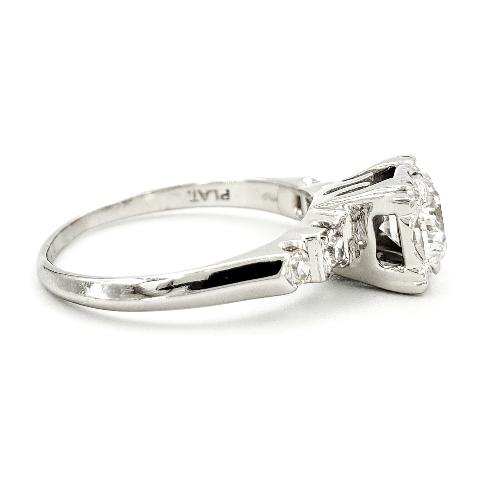 vintage-platinum-engagement-ring-with-0-74-carat-round-brilliant-cut-diamond-egl-g-si3