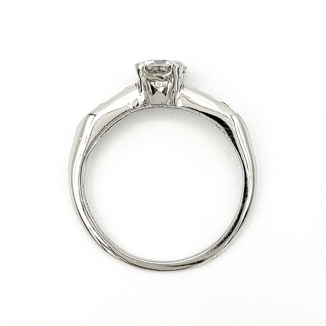 vintage-platinum-engagement-ring-with-0-45-carat-round-brilliant-cut-diamond-egl-d-vs1