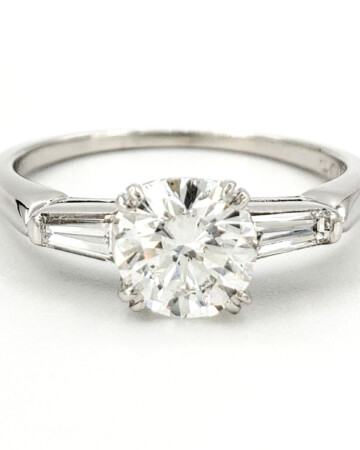 vintage-platinum-engagement-ring-with-0-91-carat-round-brilliant-cut-diamond-gia-e-vs1