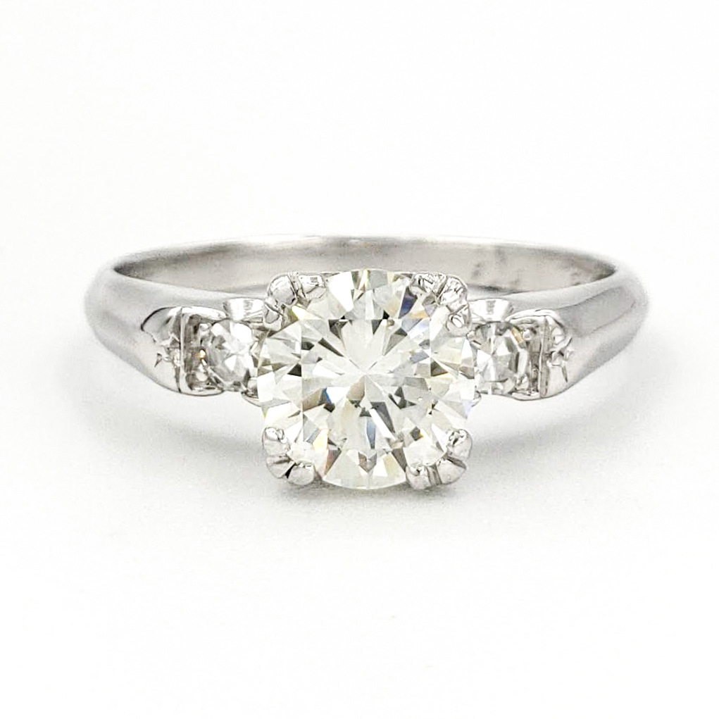 vintage-platinum-engagement-ring-with-0-87-carat-round-brilliant-cut-diamond-egl-j-vs2