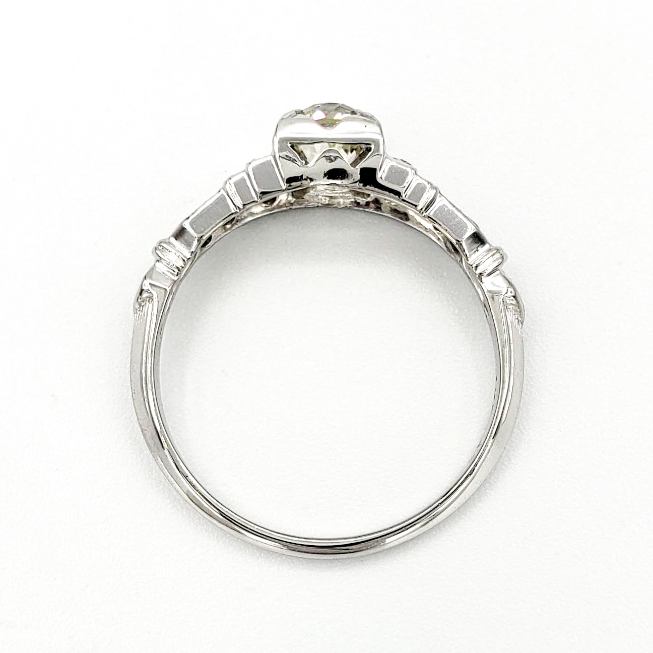 vintage-18-karat-gold-engagement-ring-with-0-51-carat-old-european-cut-diamond-egl-l-vs2