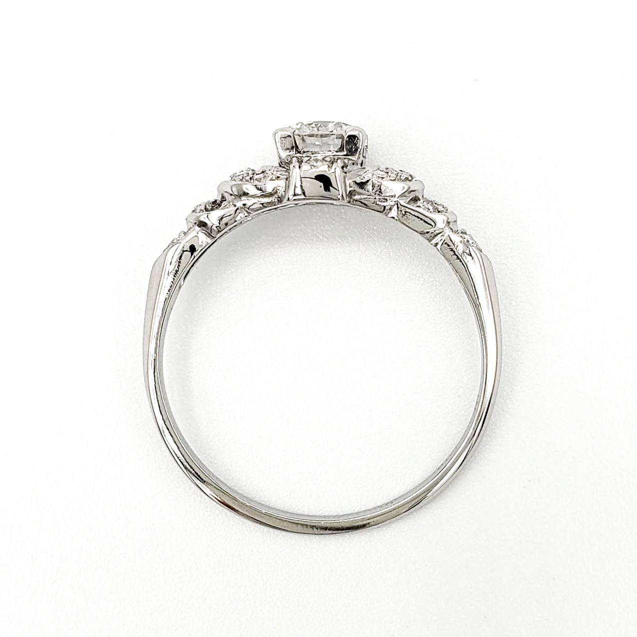 vintage-platinum-engagement-ring-with-0-43-carat-round-brilliant-cut-diamond-gia-h-si1