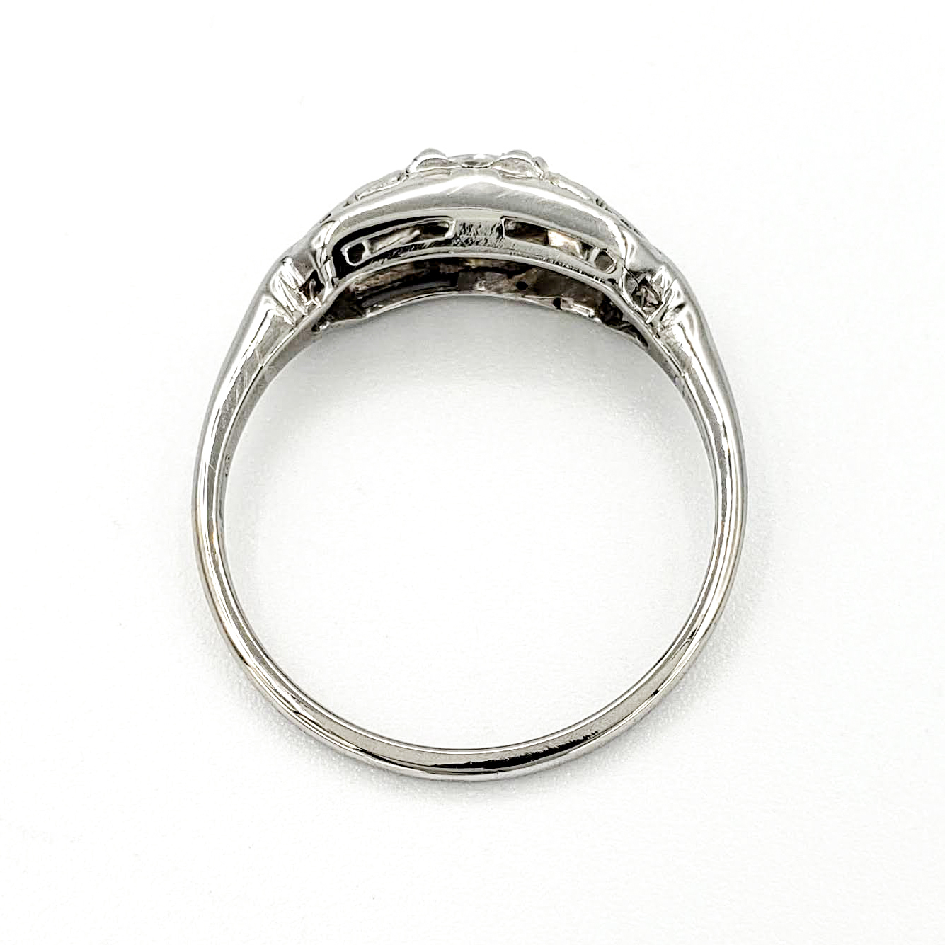 vintage-18-karat-gold-engagement-ring-with-0-35-carat-transitional-cut-diamond-egl-g-vs2