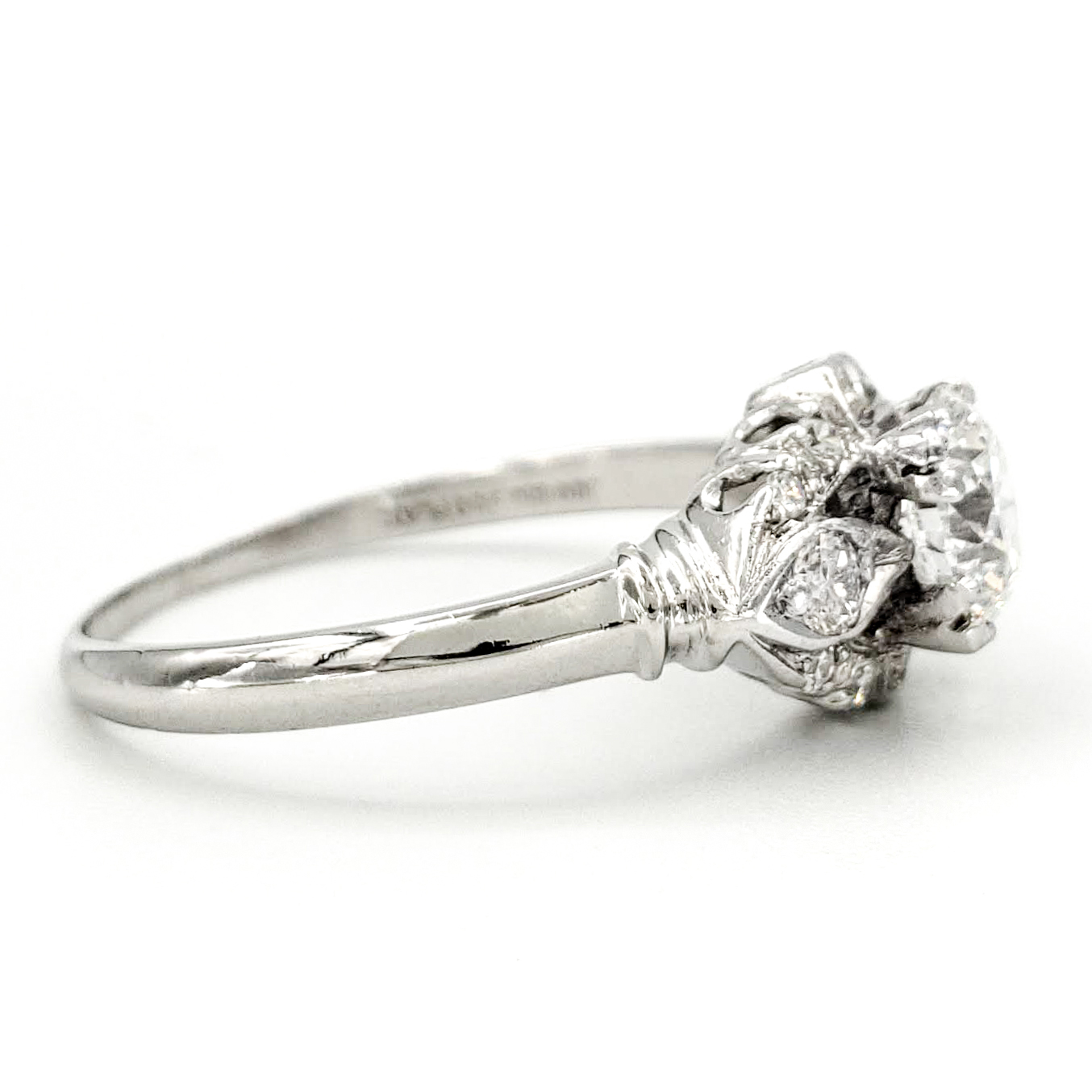 vintage-platinum-engagement-ring-with-1-03-carat-round-brilliant-cut-diamond-egl-f-vs2