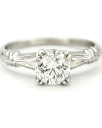 vintage-platinum-engagement-ring-with-0-83-carat-round-brilliant-cut-diamond-egl-h-si1