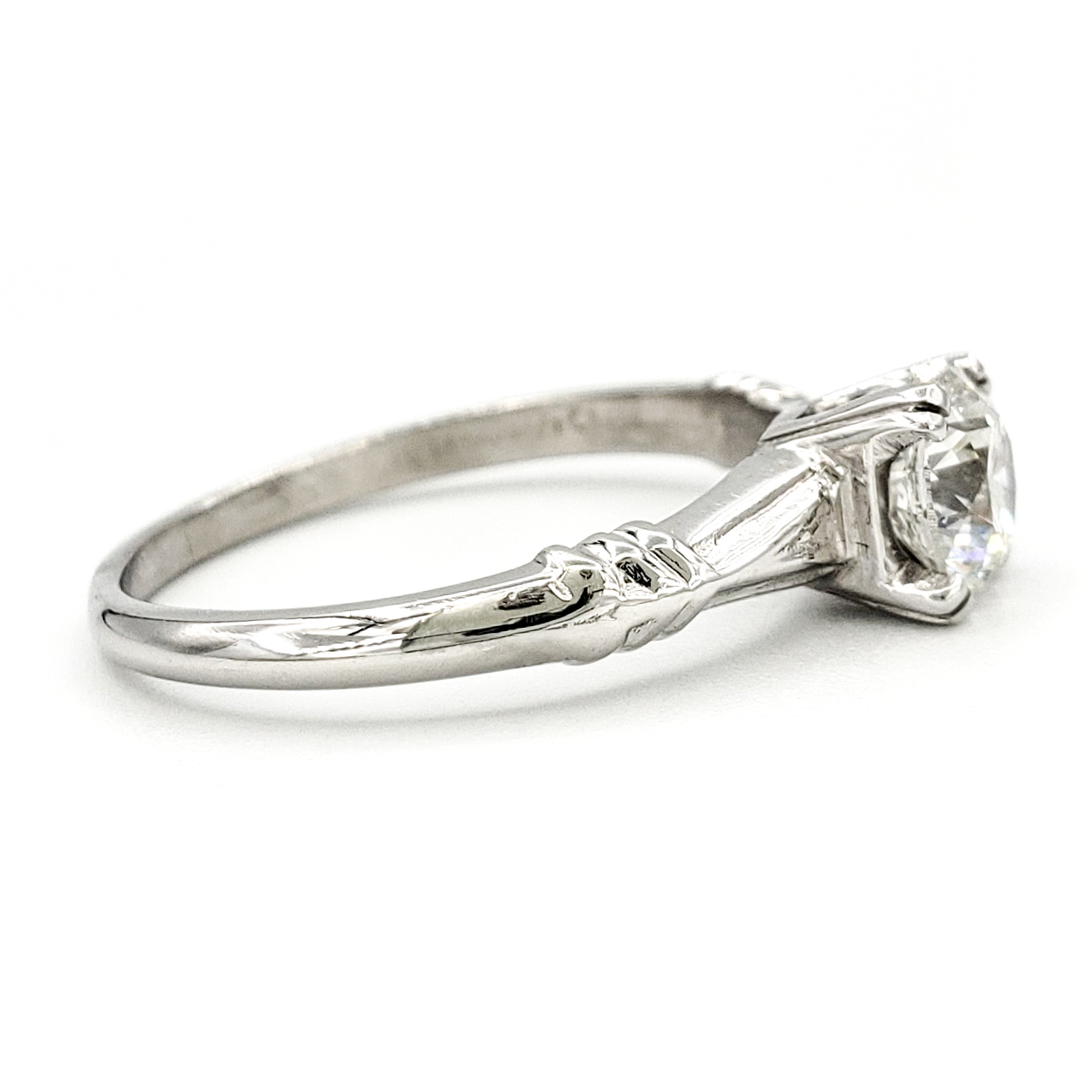 vintage-platinum-engagement-ring-with-0-83-carat-round-brilliant-cut-diamond-egl-h-si1