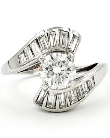 vintage-platinum-engagement-ring-with-0-90-carat-transitional-cut-diamond-egl-e-si1