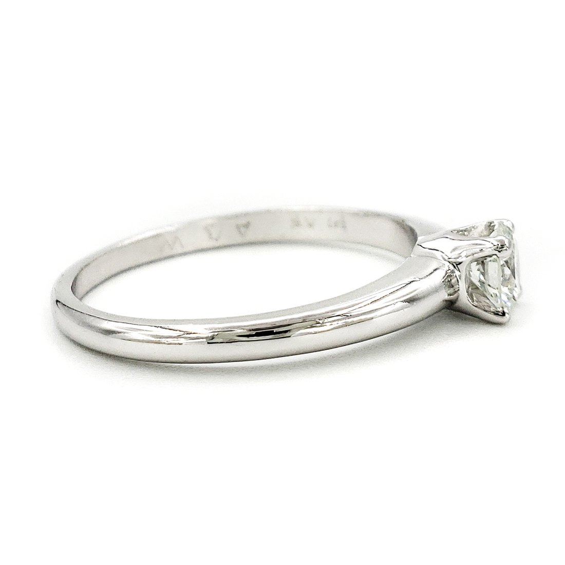 estate-platinum-engagement-ring-with-0-32-carat-round-brilliant-cut-diamond-egl-h-vs2