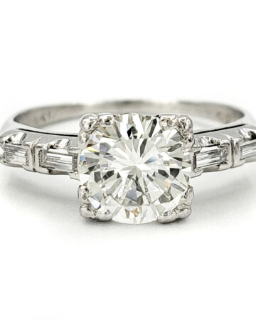 vintage-platinum-engagement-ring-with-1-00-carat-round-brilliant-cut-diamond-egl-h-vs1